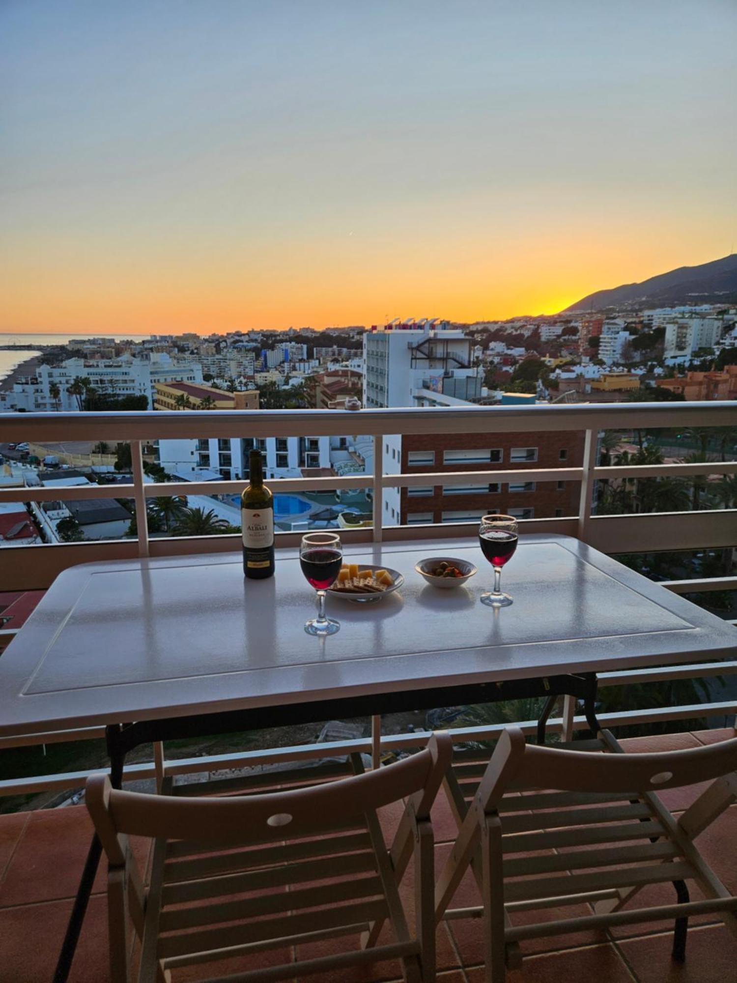 La Roca-Mediterraneo Views, 8Th Floor-New Kitchen- Pool- Parking-Air Conditioning, Ceiling Fans & Free Wifi Torremolinos Exteriör bild